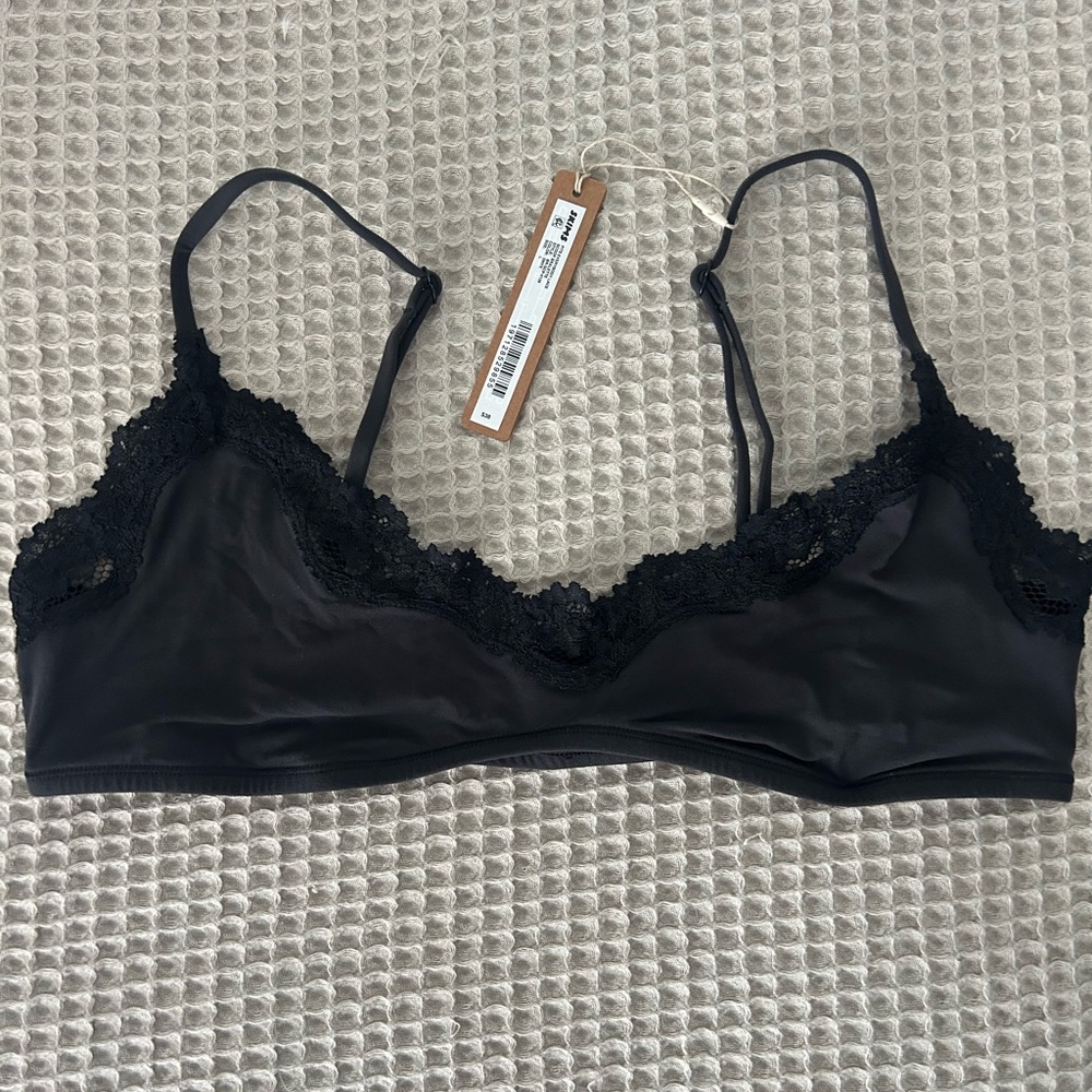 SKIMS Fits Everybody Lace Scoop Bralette